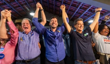 Após flerte com Pazolini, PSDB de Aécio e Arnaldinho quer vice de Ferraço