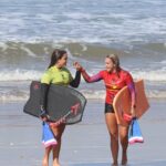 Circuito Mundial Feminino de Bodyboarding começa nas Maldivas e pode terminar com duelo entre mãe e filha no Brasil 