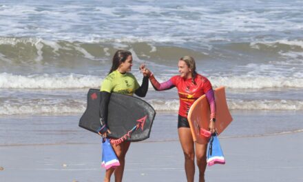 Circuito Mundial Feminino de Bodyboarding começa nas Maldivas e pode terminar com duelo entre mãe e filha no Brasil 