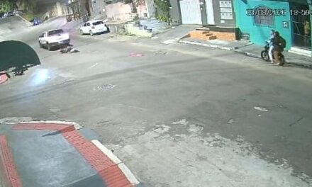 Tentativa de homicídio? Estudante universitária atropelada por carro de ré na Praia da Costa